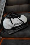 کیف توردارbalenciaga