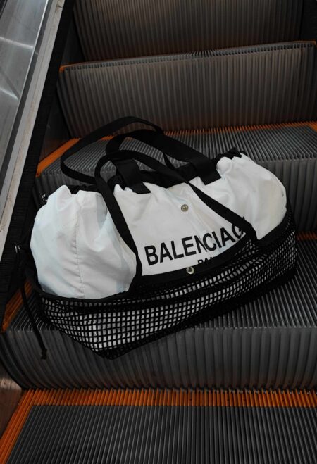 کیف توردارbalenciaga